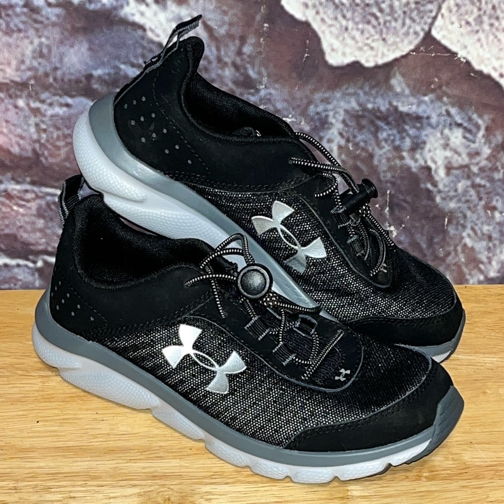 Under Armor Armour Assert 8 Black Gray Youth Running Shoes Size 4Y Women 6.5